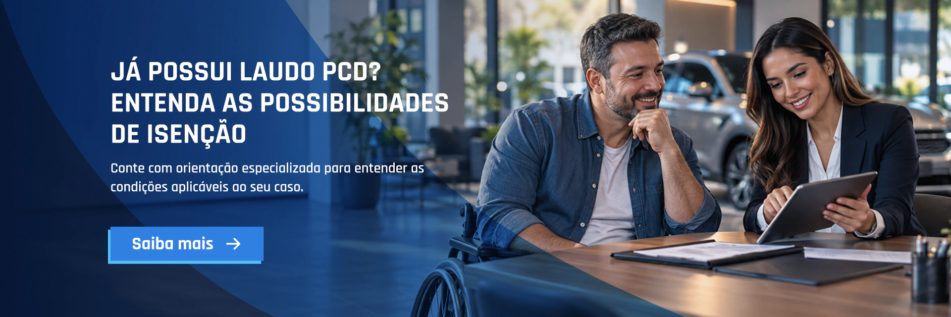Atendente a PCD Auto Center explicando as possibilidades de isenção para o cliente